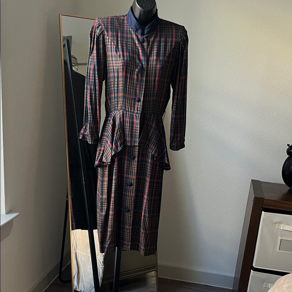 Chic Vintage Plaid Button-Up Dress with Peplum. Preloved